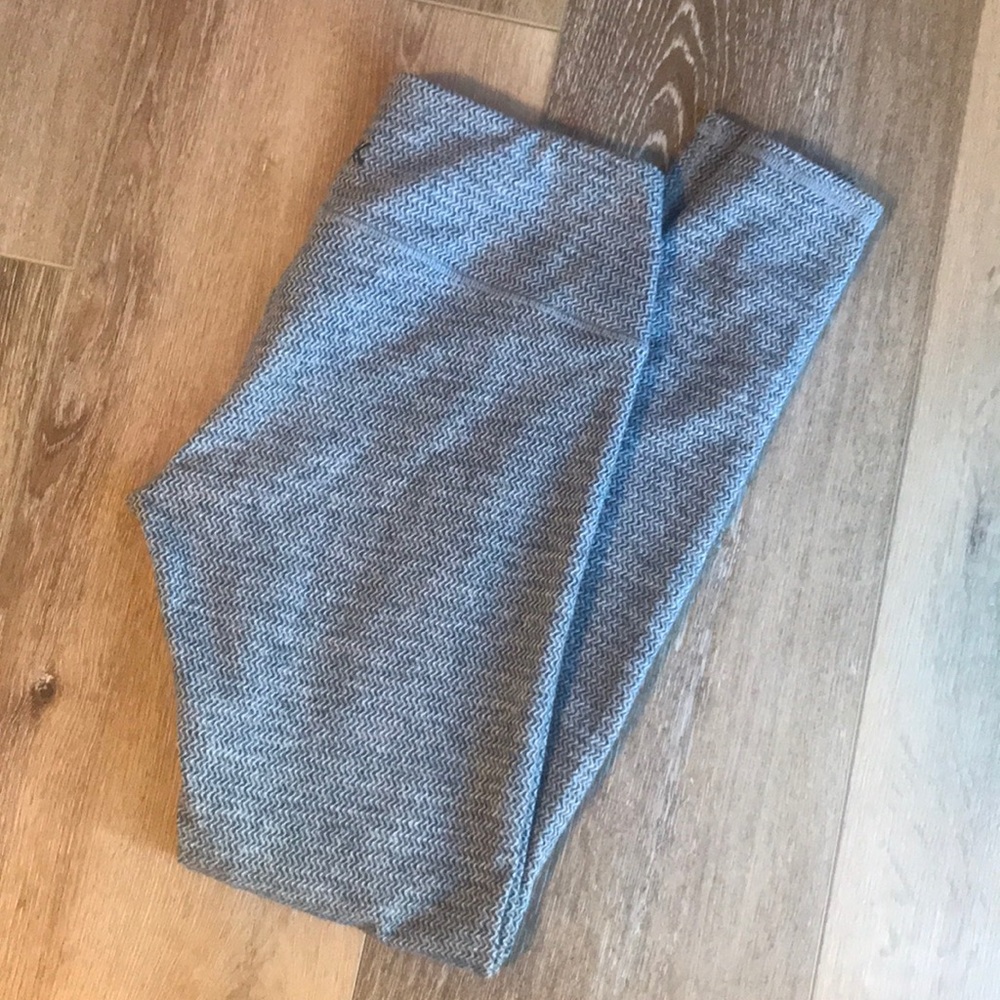 Adorable herringbone workout leggings